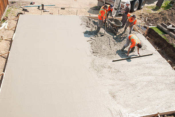 Best Commercial Concrete Services in Roaming Shores, OH